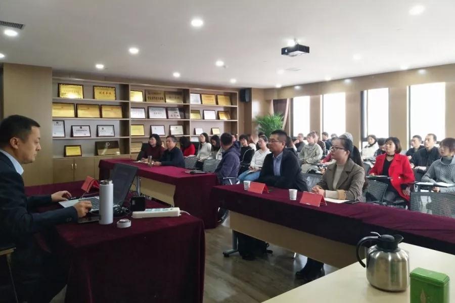 学无止境|乐鱼电子竞技app在线登录,乐鱼中国
举办法律知识专题培训